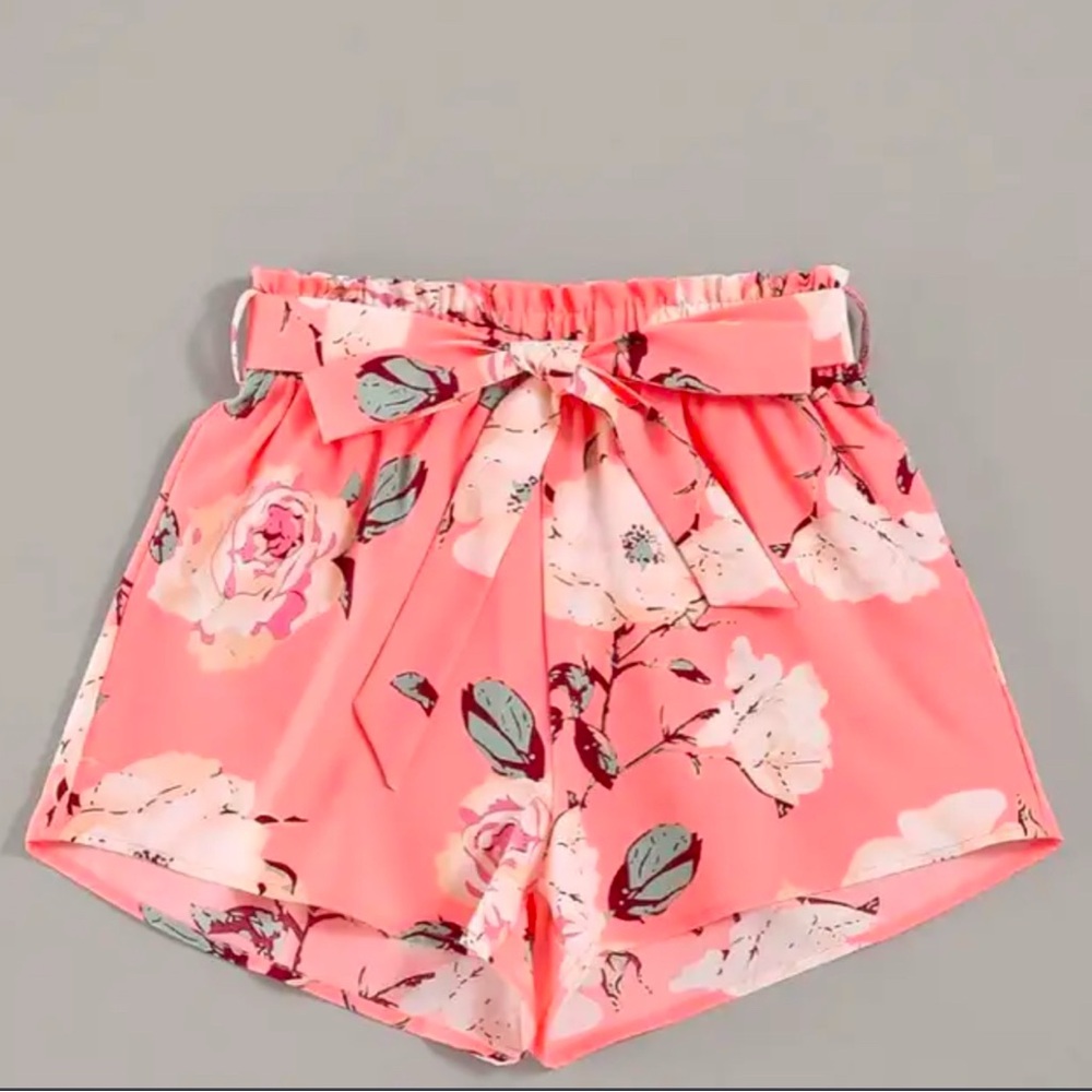 Plus Floral Print Belted Shorts colour pink